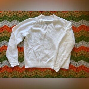 🍌Banana Republic Super Soft Fluffy White Sweater